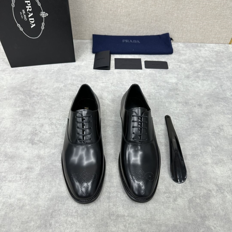 Pra*a leather shoes